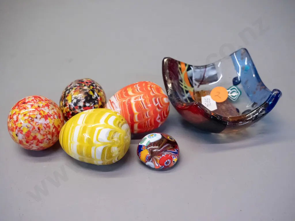 6 small multi-coloured art glass items - square bowl 80x80, 4 eggs and a small paperweight Image 1++