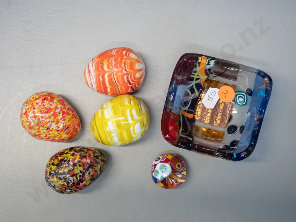 6 small multi-coloured art glass items - square bowl 80x80, 4 eggs and a small paperweight Image 1++