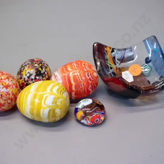 6 small multi-coloured art glass items - square bowl 80x80, 4 eggs and a small paperweight