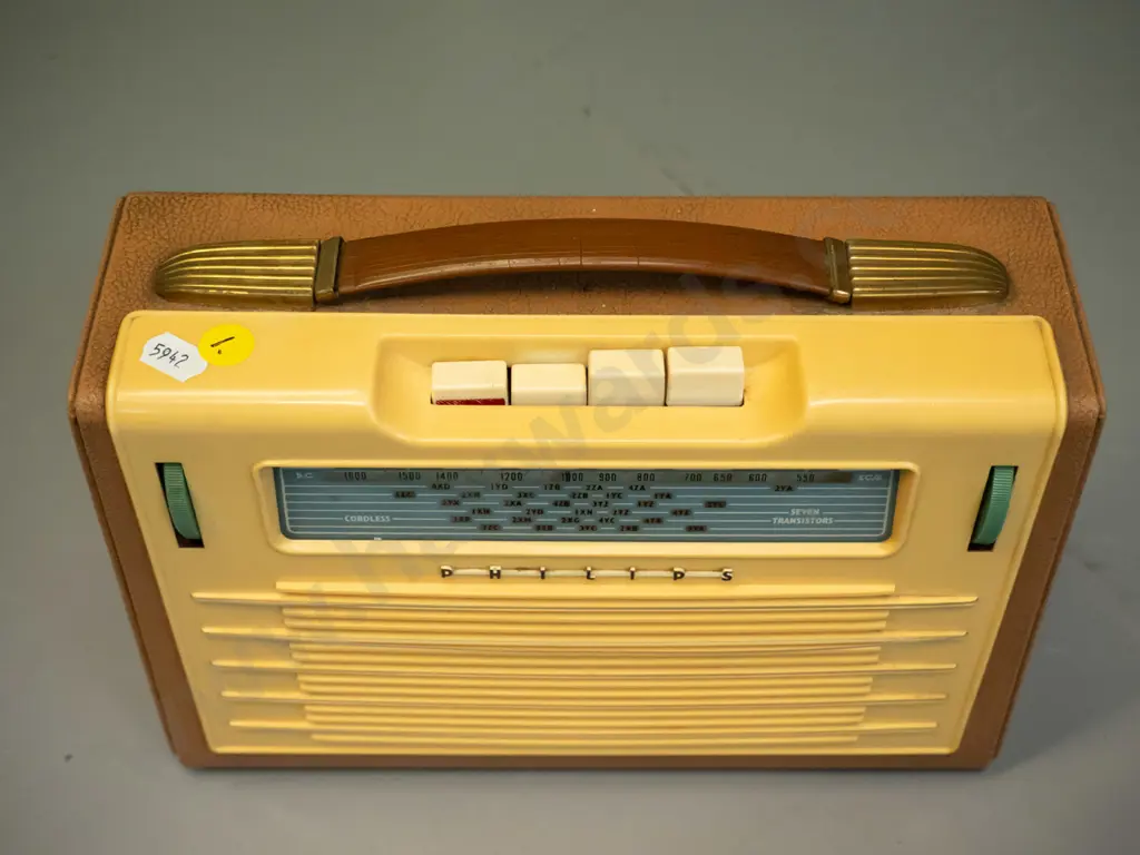 vintage vinyl and plastic-cased Philips transistor radio - working but reception untested, some cracking to handle H-190 Image 1++