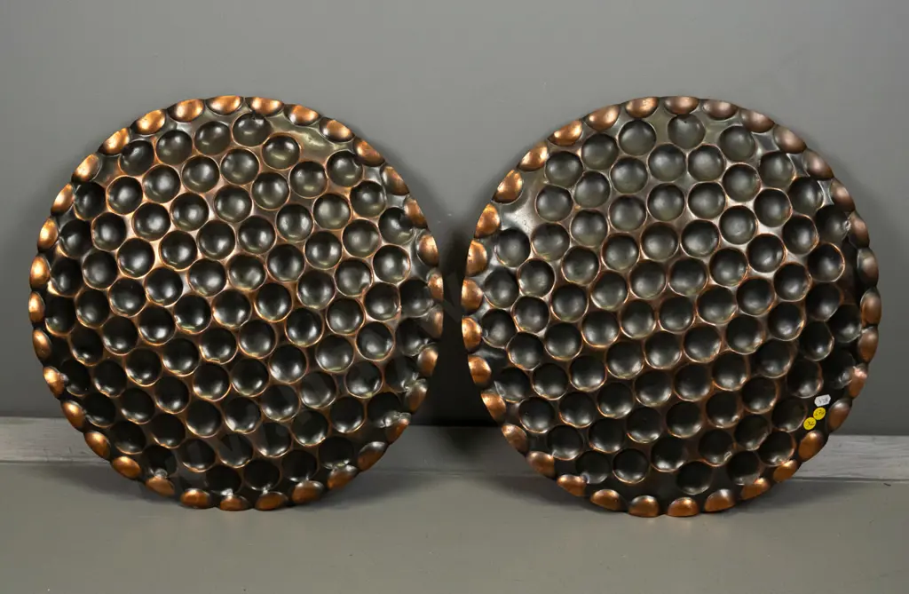 pair of retro brass wall hangings Diam - 440 Image 1++
