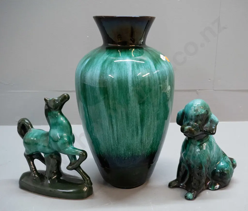 2 Blue Mountain pottery items - dog and a vase H-340, Canuck Pottery  horse H-190 Image 1++