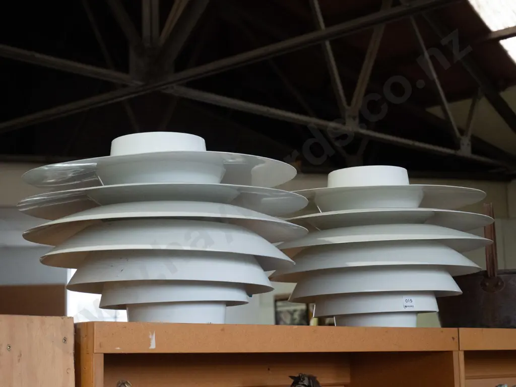 2 retro white metal light fittings Image 1++