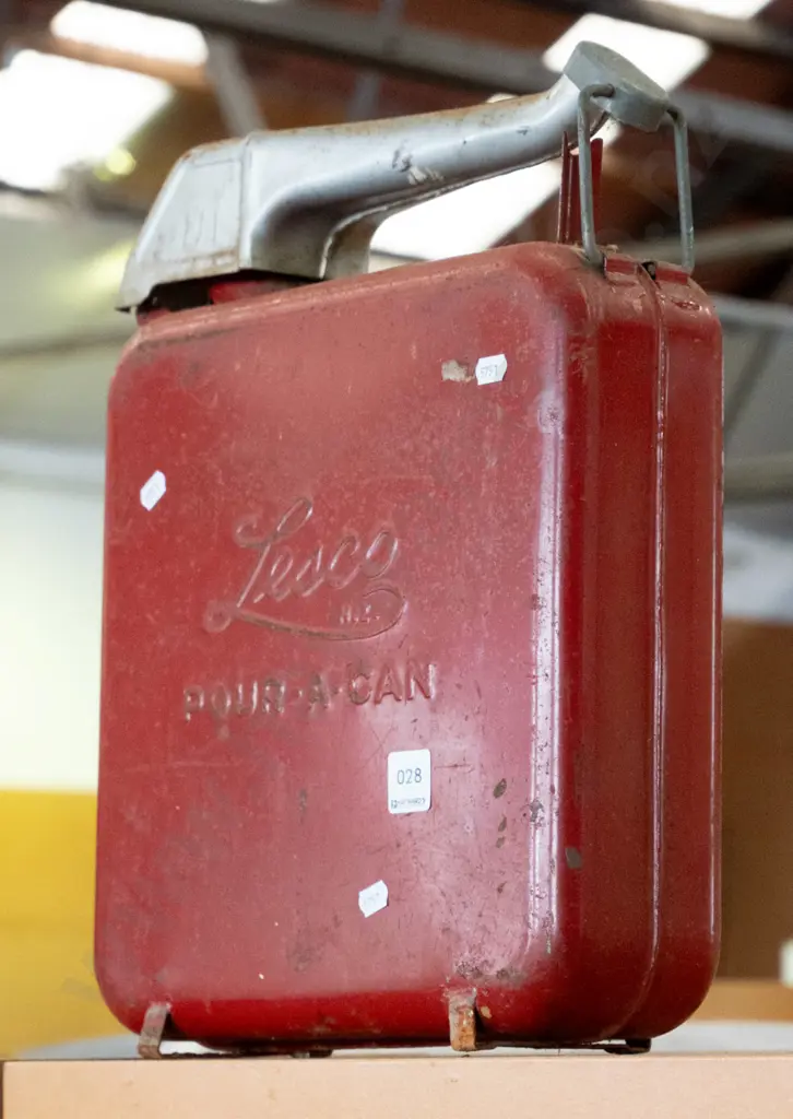 Lesco Pour-a-can Image 1++