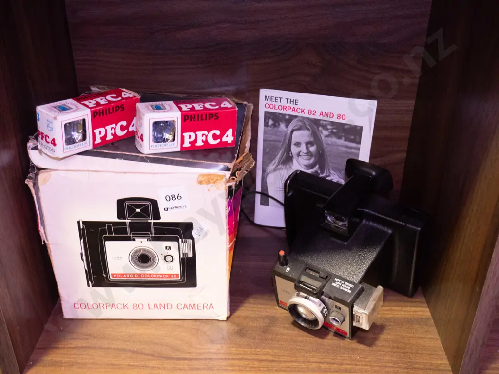 Polaroid Land camera in original box Image 1++