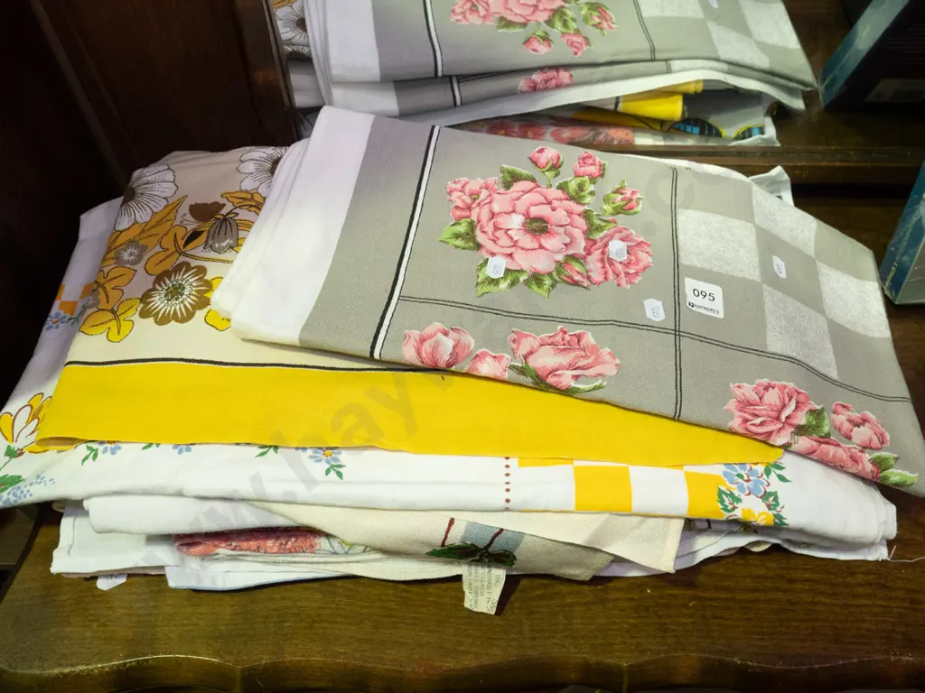 retro tablecloths Image 1++