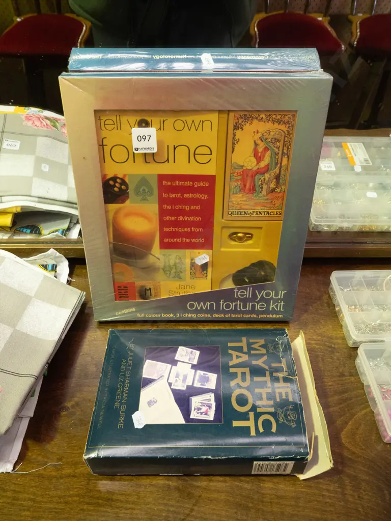 Tell Your Own Fortune kit and tarot card set Image 1++