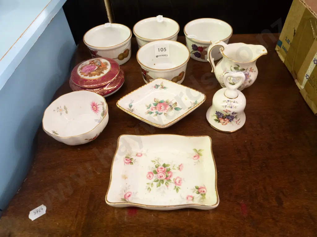 4 Royal Worcester Evesham ramekins, Limoges cover pot, jam dishes, etc. Image 1++