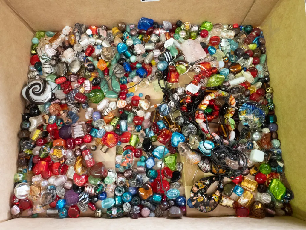 box of beads Image 1++