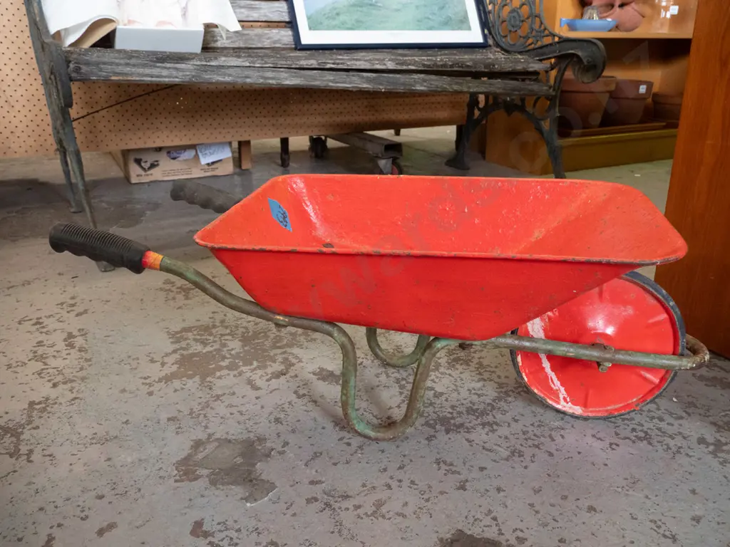 child's toy wheelbarrow Image 1++