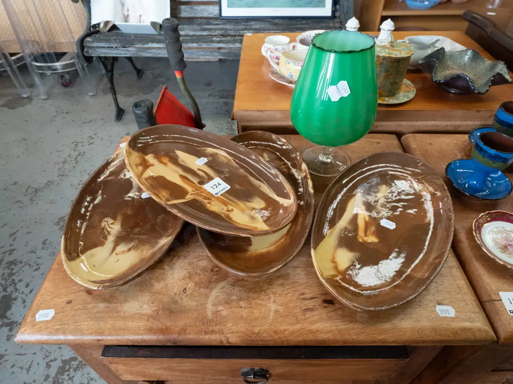 Temuka pottery Te Rona steak plates and a green glass goblet Image 1++