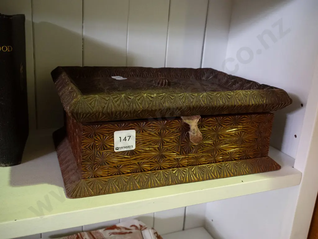 heavily carved hardwood lidded box H-120 Image 1++