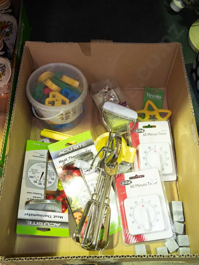 box of kitchen allsorts, meat thermometers, timers, cookie cutters etc. Image 1++