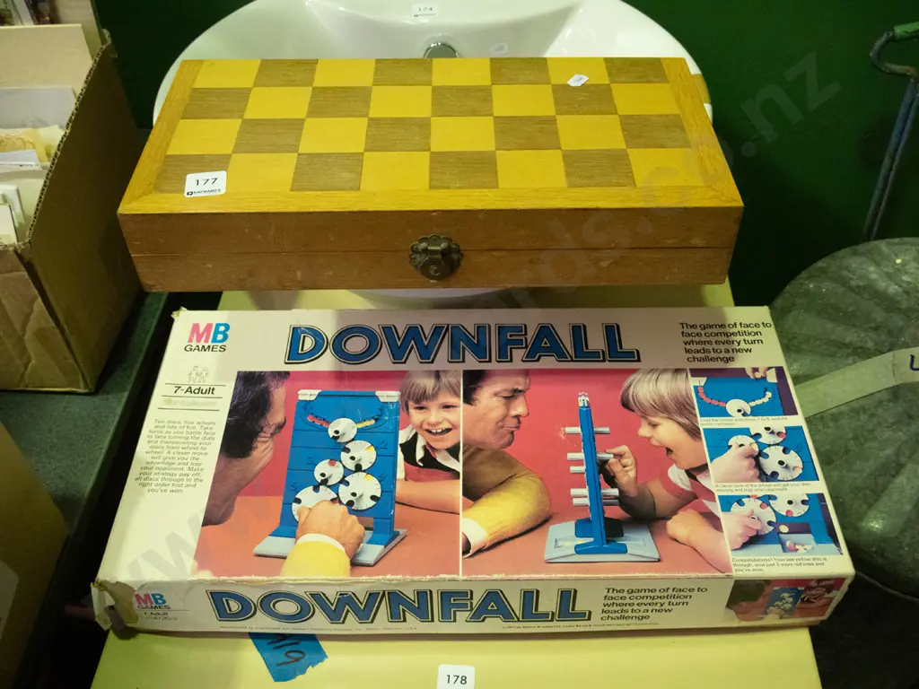 chess set and Downfall fame Image 1++