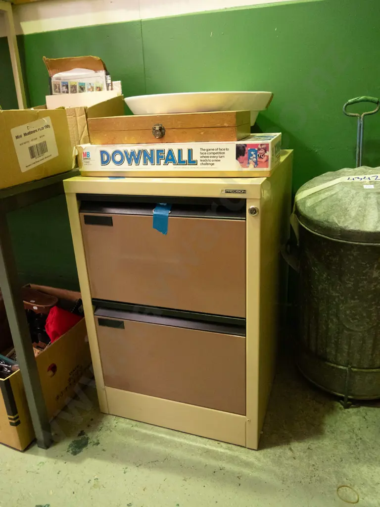 2 drawer filing cabinet - key in office Image 1++