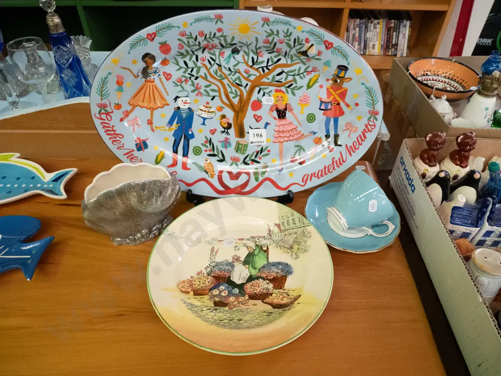 Wonderland Christmas ashett, cups, saucer, dolphin plate, etc. Image 1++