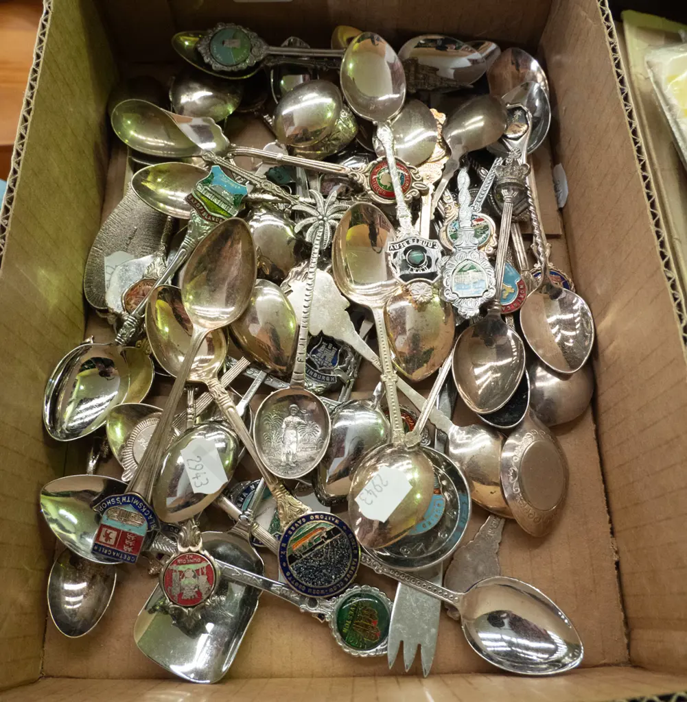 box of teaspoons Image 1++