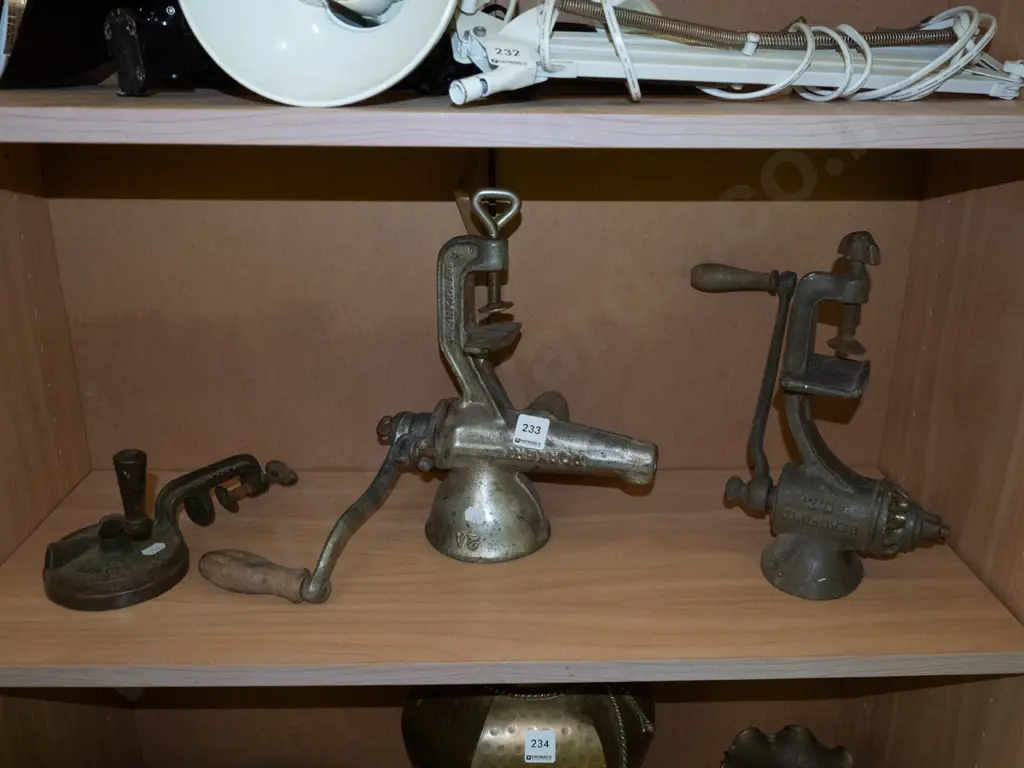 2x bench top grinders, bean slicer Image 1++