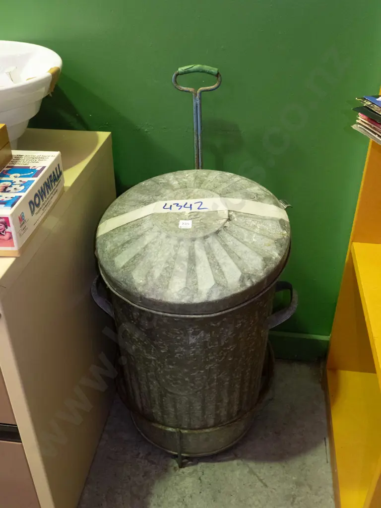 galvanised ash can with trolley Image 1++