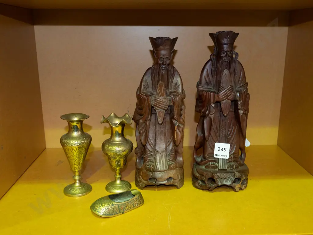 2x carved Asian figurines, brass vases, shoe ashtray Figurine H-260 Image 1++