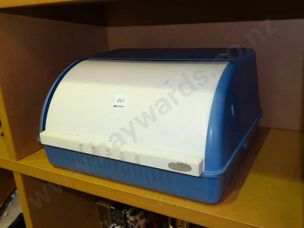 retro bread bin Image 1++