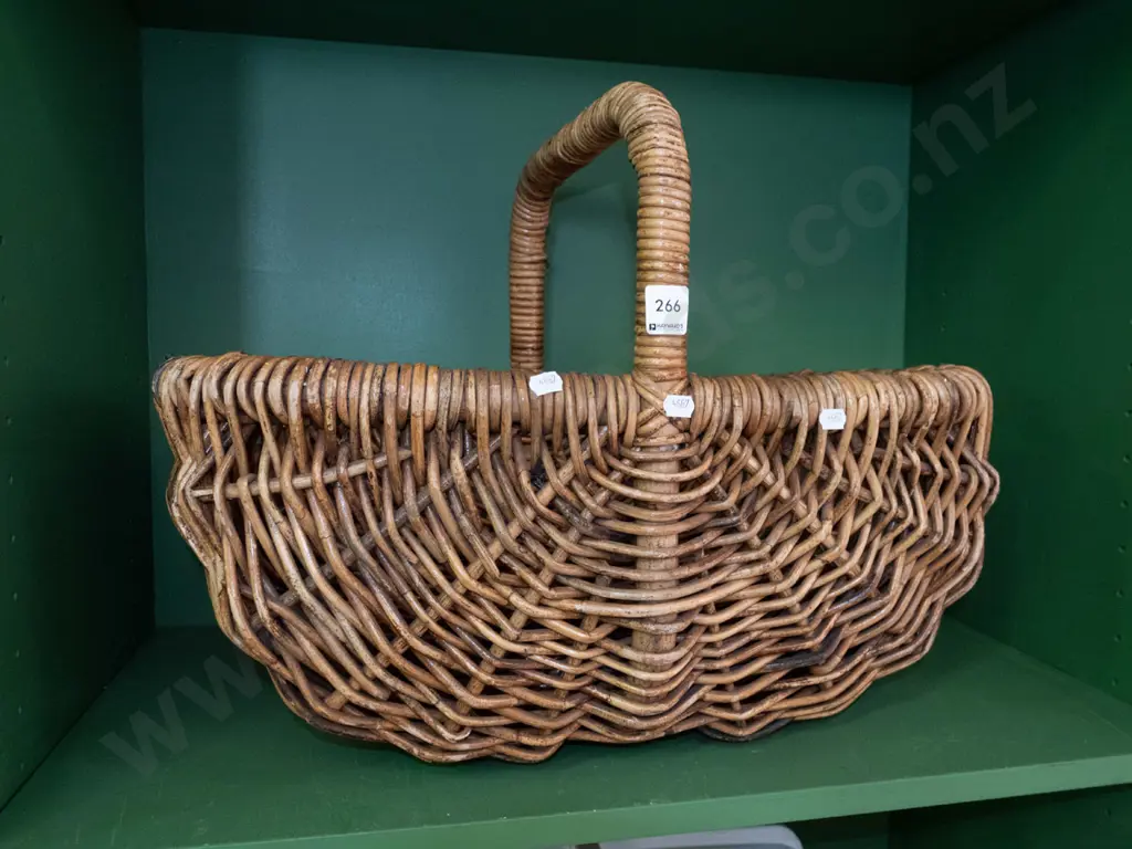 cane basket Image 1++