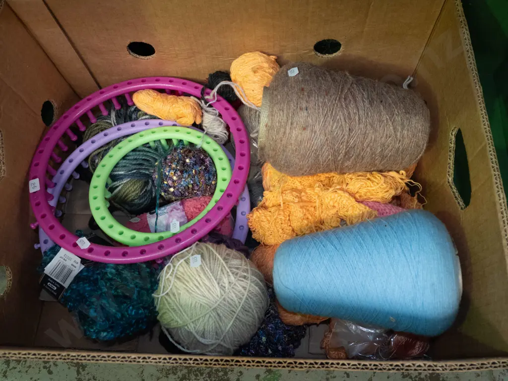 box of knitting yarn, 3x plastic weaving hoops Image 1++