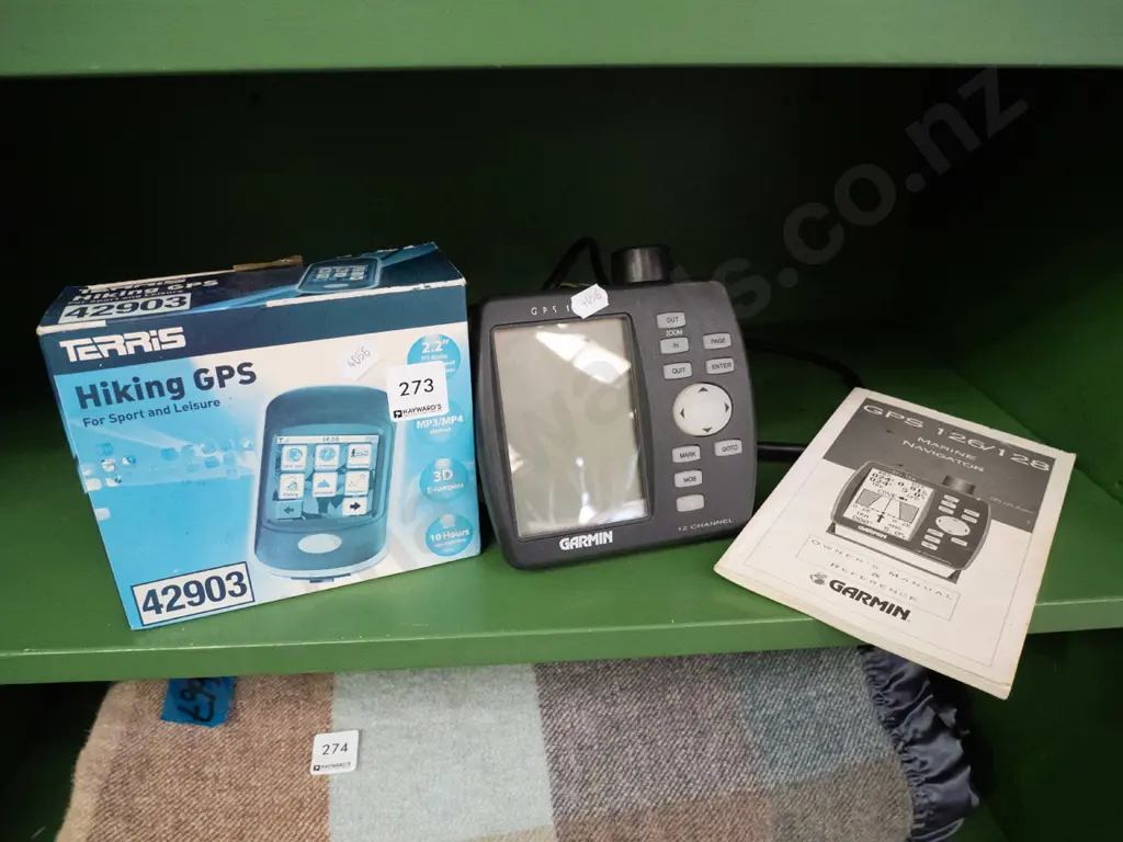 boxed hiking gps, Garmin marine navigator Image 1++