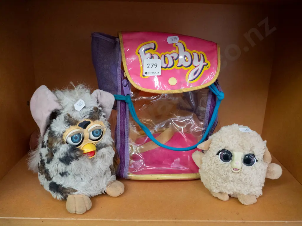 2x Furbys, small plastic backpack Image 1++