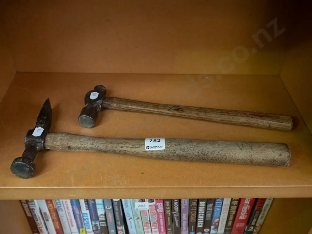 2x wooden handled hammers Image 1++