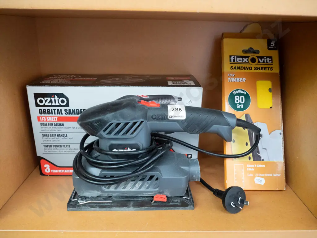 Ozito orbital sander and sandpaper Image 1++