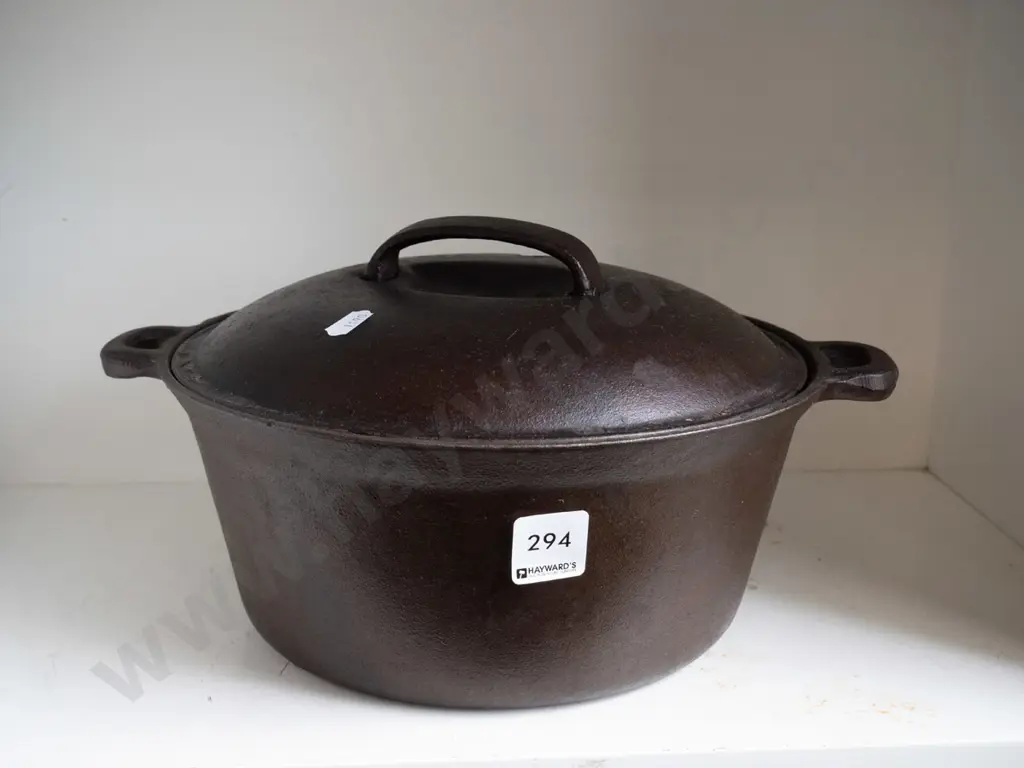 cast metal lidded casserole Image 1++