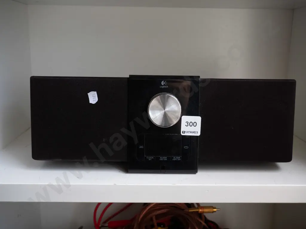 Logitech alarm clock / speakers Image 1++