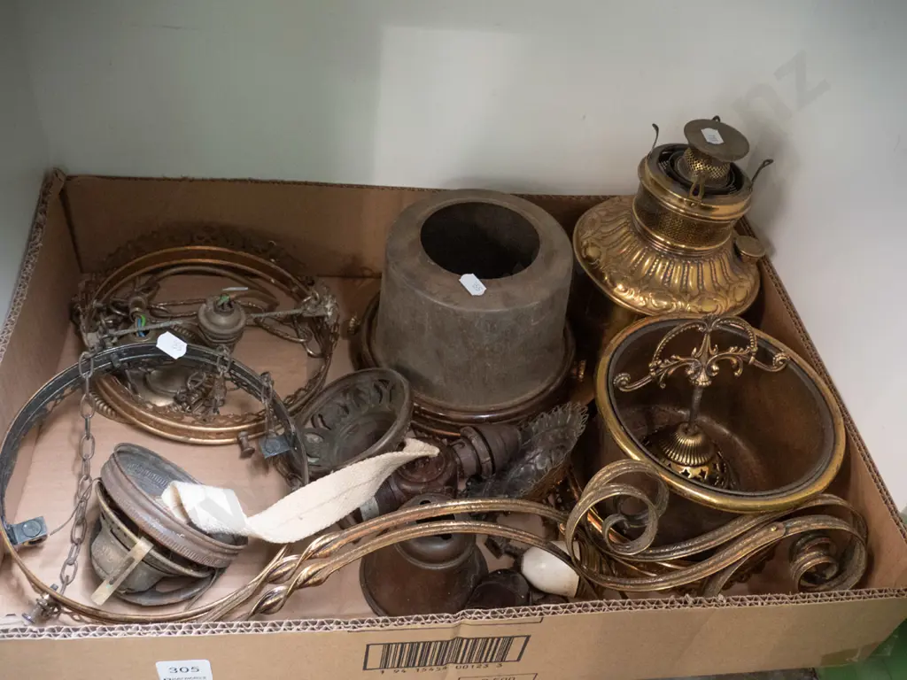 box of hanging kerosene lantern parts Image 1++