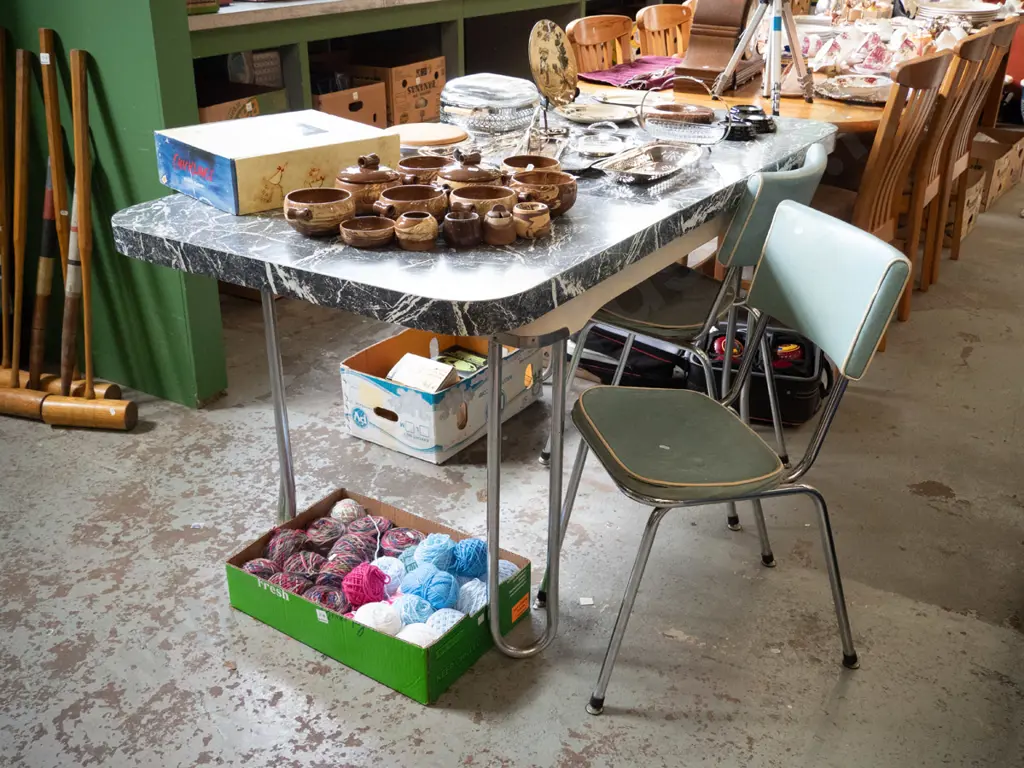 formica topped extending dining table with 2 blue vinyl and chrome chairs. Table H-770 L-1600 W-805 Image 1++