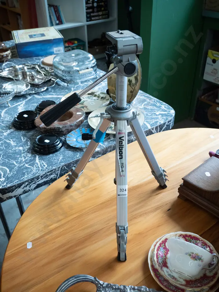 small Velbon tripod Image 1++