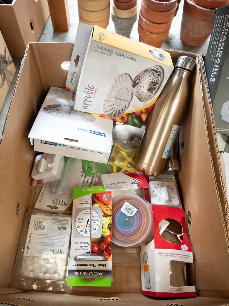 box of as-new kitchen allsorts - vege steamers, thermoses, meat thermometers, etc. Image 1++