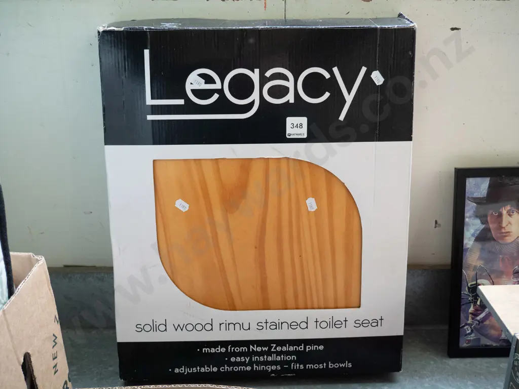 as-new Legacy solid wood toilet seat Image 1++