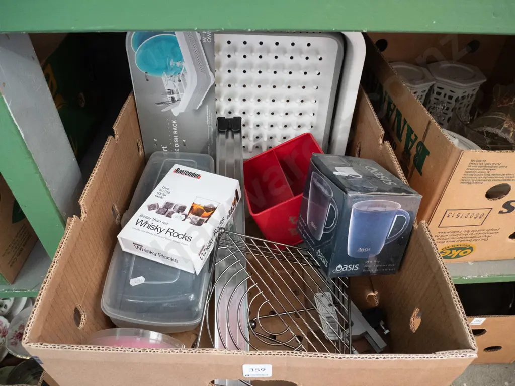 box of as-new dish rack, serviette holder, keep cup, etc. Image 1++