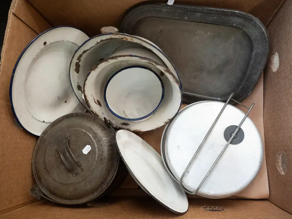 box of vintage enamel bowls, lidded pot, etc. Image 1++
