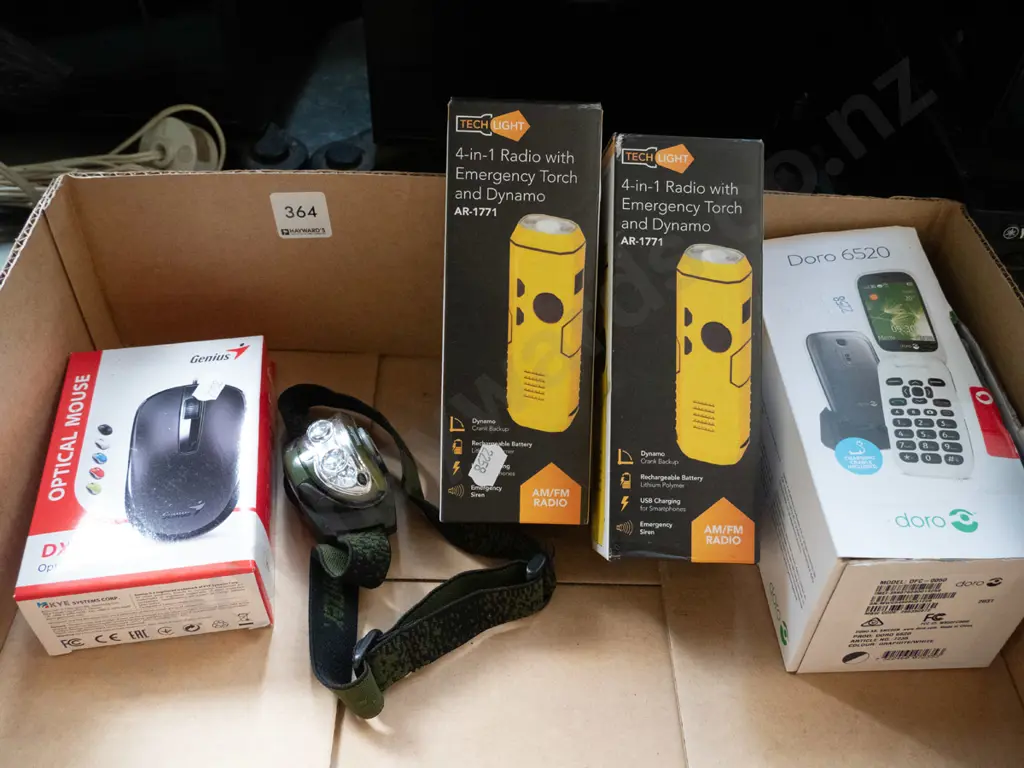box of Dynamo torches, computer mouse, flip phone, head torch Image 1++
