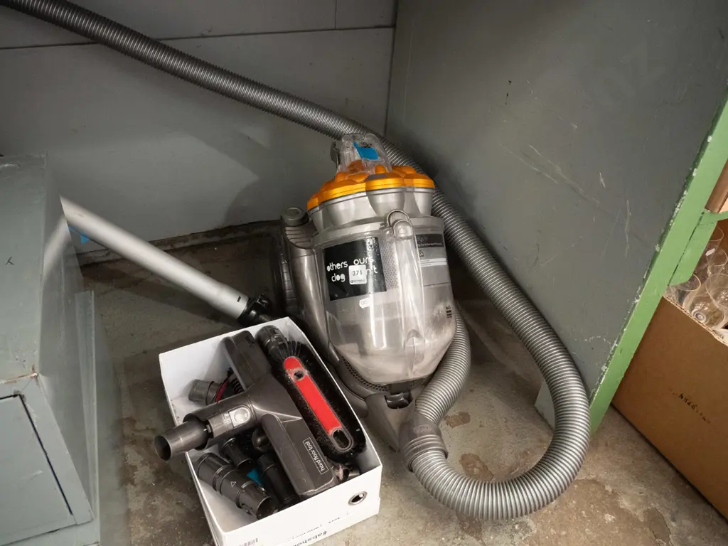 Dyson vacuum cleaner Image 1++