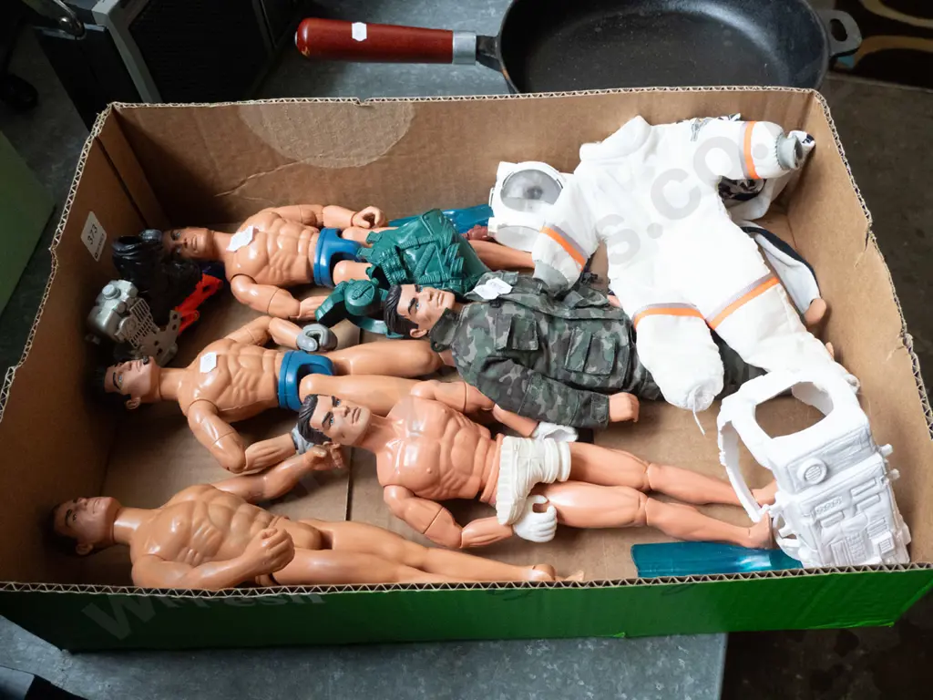 box of action man figurines Image 1++