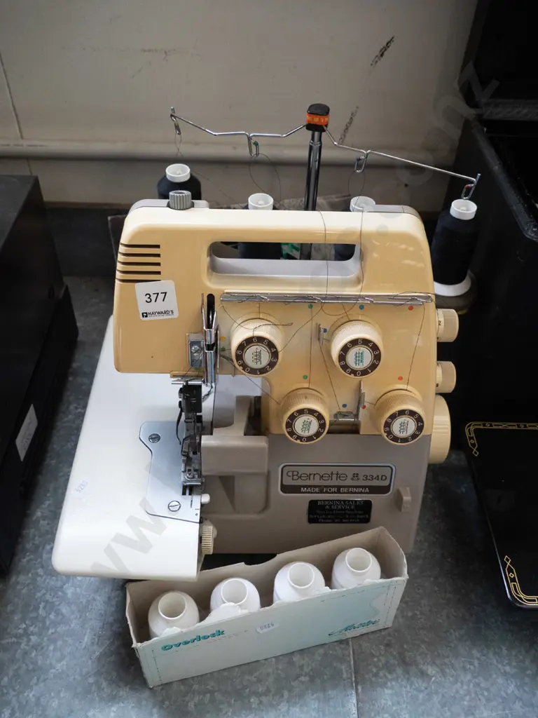 Bernina Bernette 4-spool overlocker Image 1++