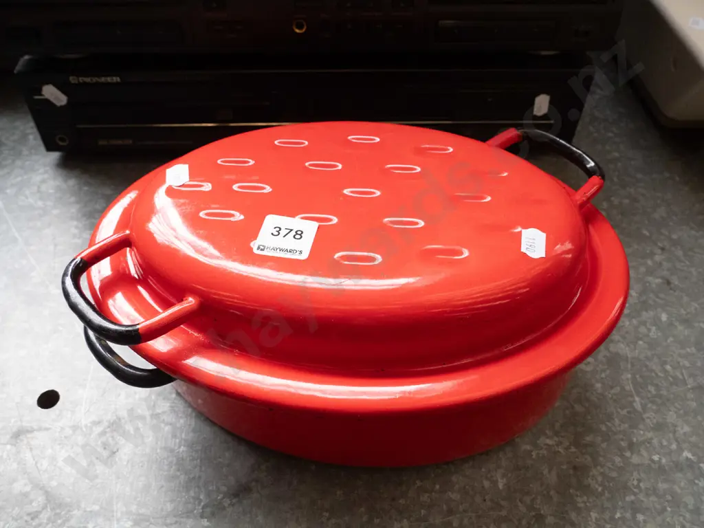cast iron enamel lidded casserole Image 1++