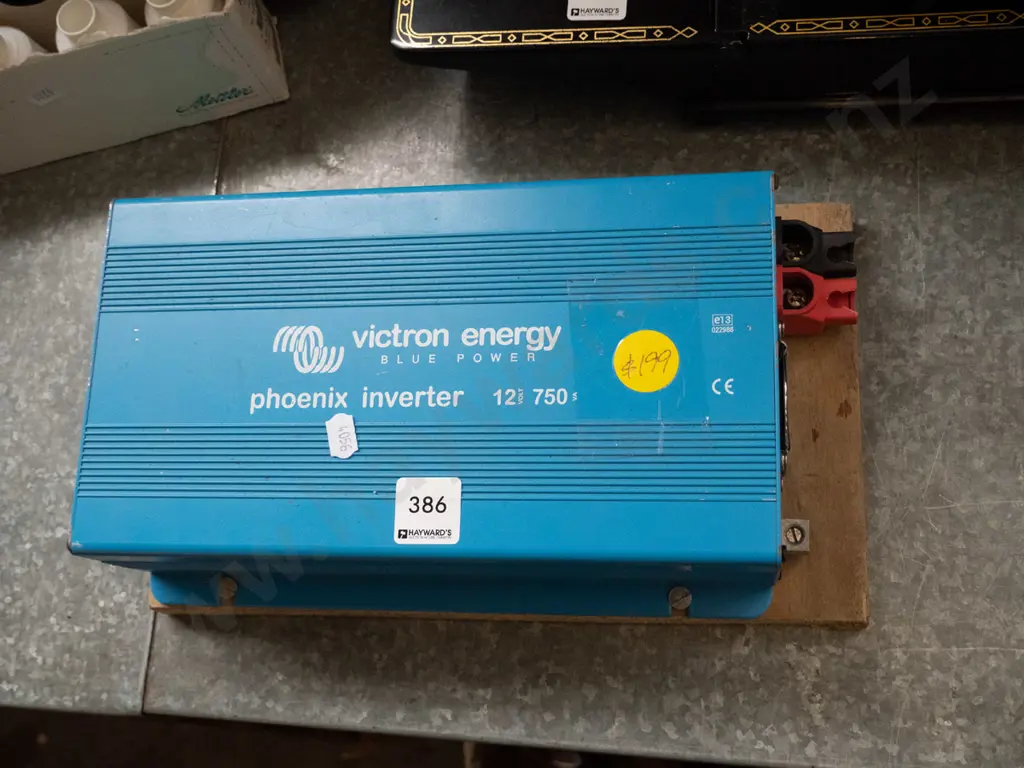 Phoenix 12 volt inverter Image 1++