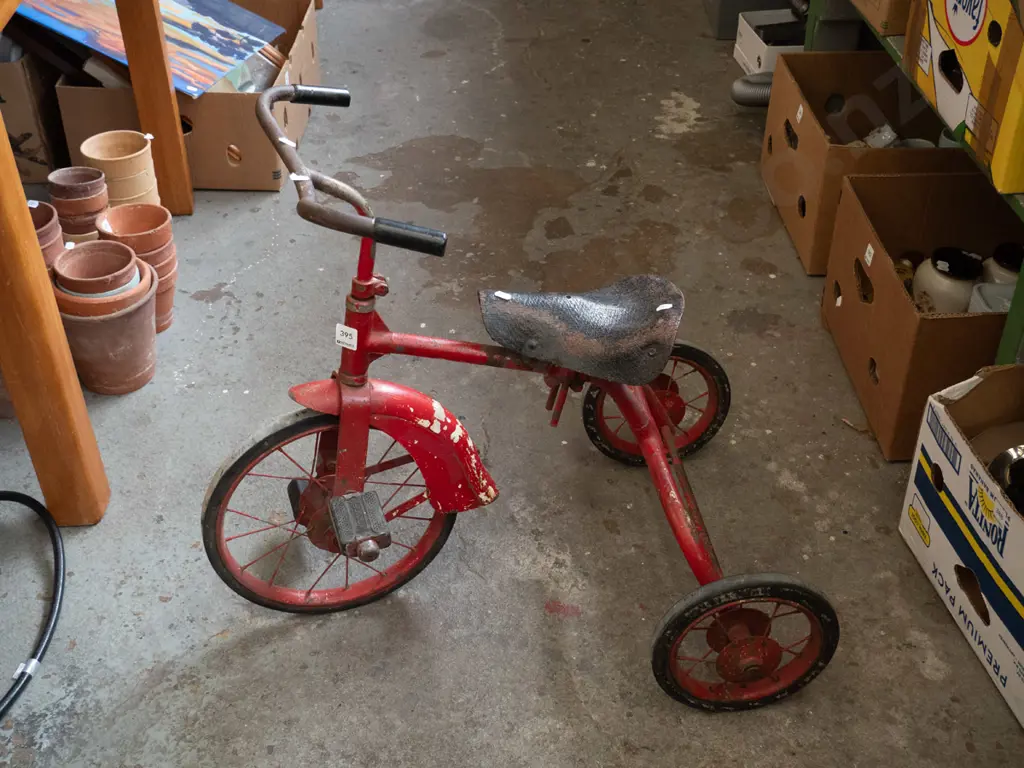 rusty vintage child's trike Image 1++