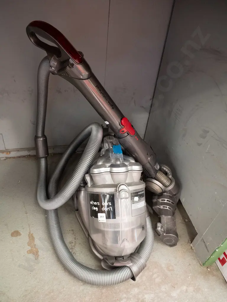 Dyson vacuum cleaner Image 1++