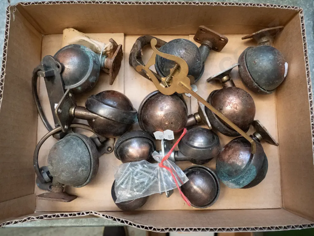 box of brass casters Image 1++