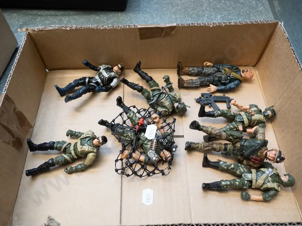 box of small plastic military figurines Image 1++